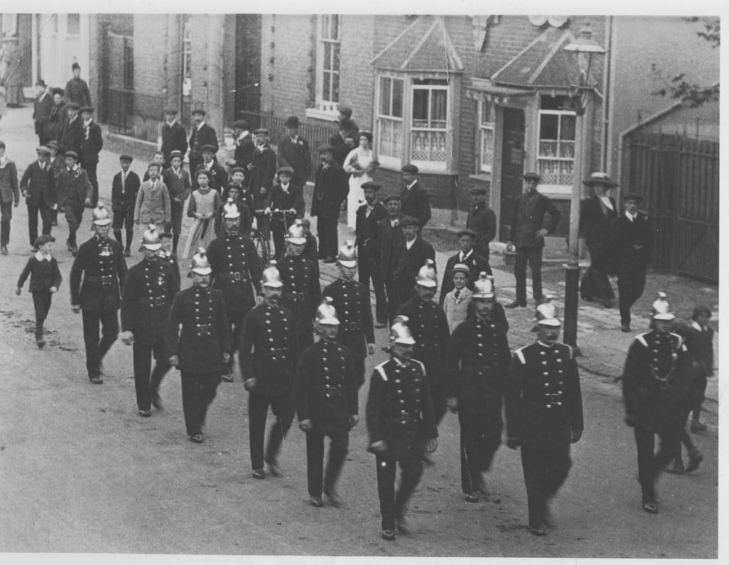 Marlow Firemaen Prading in the High Street